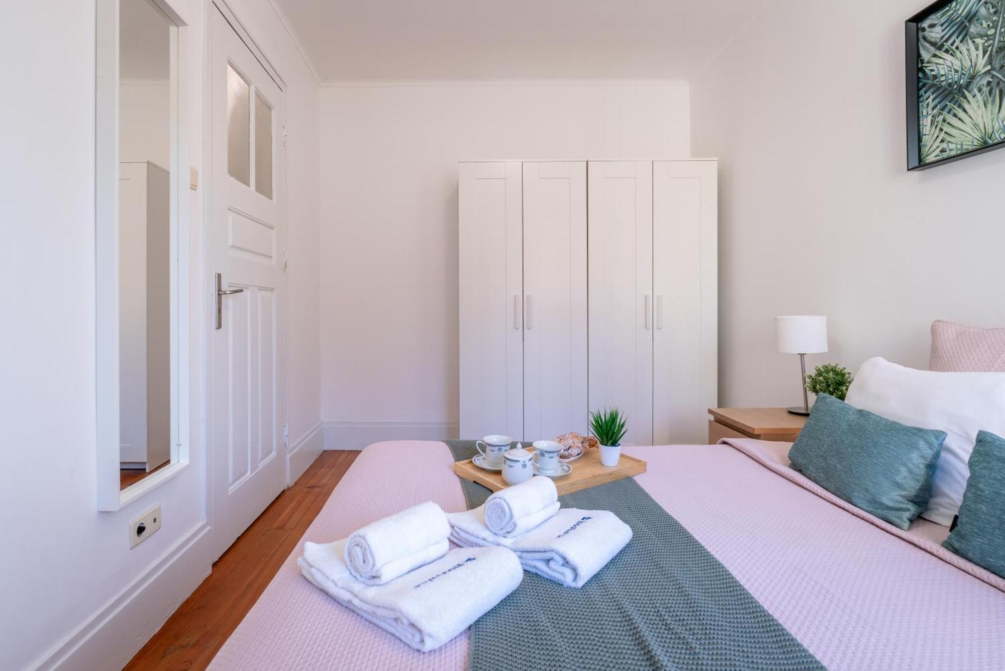 Host Wise - Spacious Comfortable Apartment - Balcony Porto Exterior photo